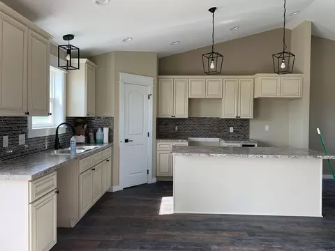 5465 Clear Water Ln, Williston, ND 58801 photo 3