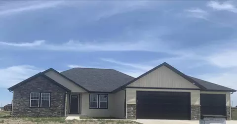 5992 Juniper Dr NW, Williston, ND 58801 photo 1