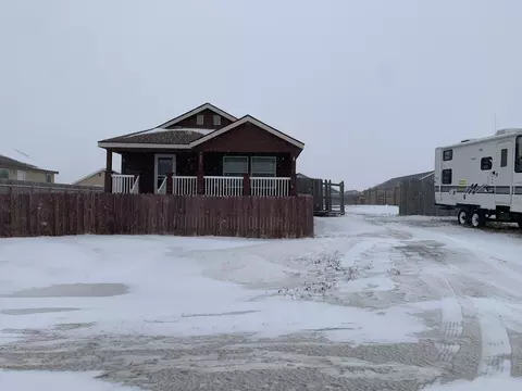 5621 Lukenbill Ave, Williston, ND 58801 photo 1