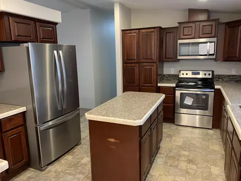 5621 Lukenbill Ave, Williston, ND 58801 photo 2