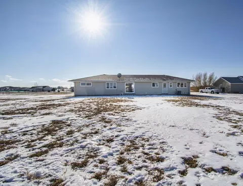 14033 Lakeview Dr, Williston, ND 58801 photo 35