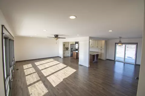 14033 Lakeview Dr, Williston, ND 58801 photo 3