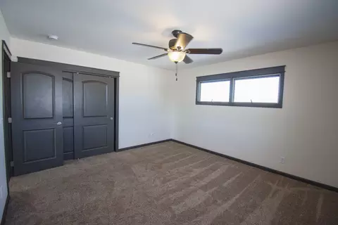 14033 Lakeview Dr, Williston, ND 58801 photo 29