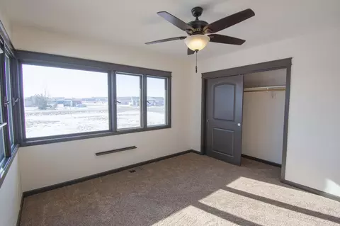 14033 Lakeview Dr, Williston, ND 58801 photo 33