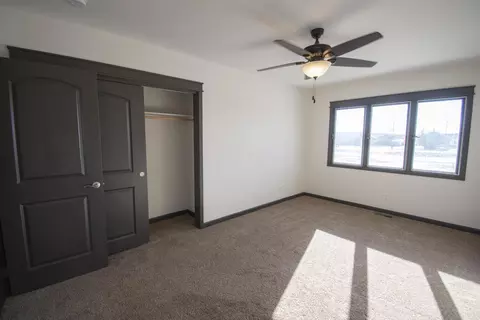 14033 Lakeview Dr, Williston, ND 58801 photo 24