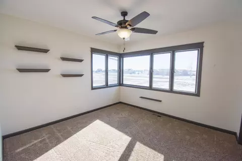 14033 Lakeview Dr, Williston, ND 58801 photo 32