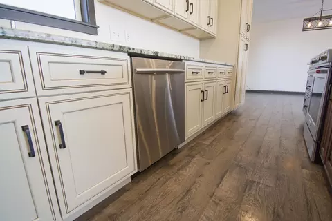 14033 Lakeview Dr, Williston, ND 58801 photo 9