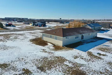 14033 Lakeview Dr, Williston, ND 58801 photo 37