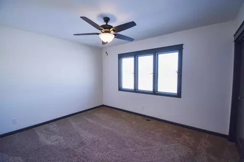 14033 Lakeview Dr, Williston, ND 58801 photo 26