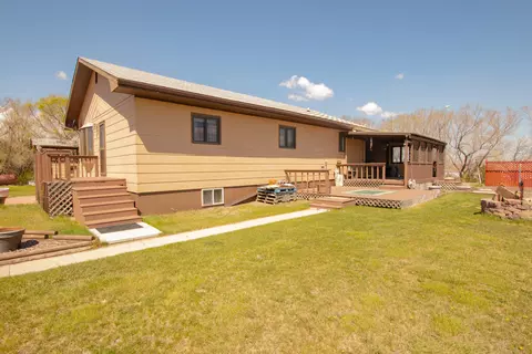 71 73rd St E, Williston, ND 58801 photo 2