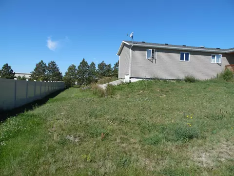 14032 Madison Ln, Williston, ND 58801 photo 2