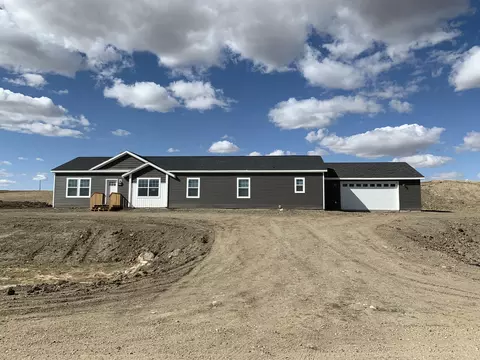 14721 Mortenson St, Williston, ND 58801 photo 1