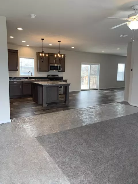 14721 Mortenson St, Williston, ND 58801 photo 2