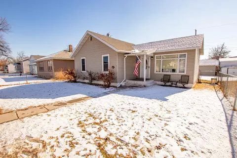 619 4th St W, Williston, ND 58801 photo 2