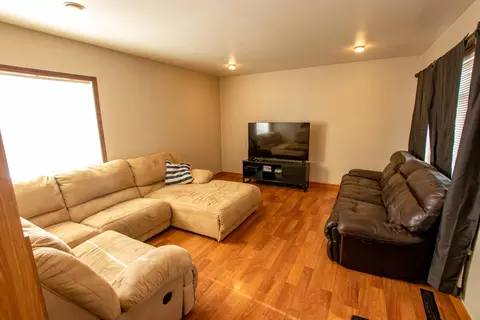 619 4th St W, Williston, ND 58801 photo 7