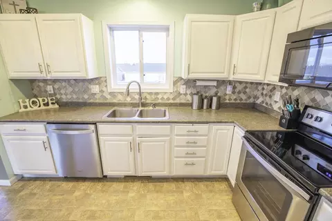 1512 20th Ave W, Williston, ND 58801 photo 5