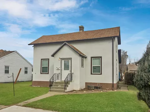 816 4th Ave W, Williston, ND 58801 photo 2
