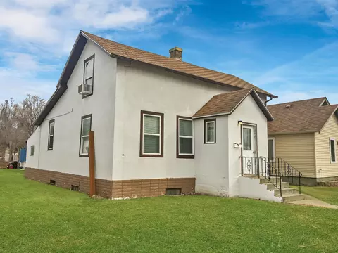 816 4th Ave W, Williston, ND 58801 photo 4