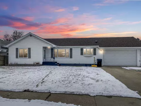 1109 2nd Ave E, Williston, ND 58801 photo 2