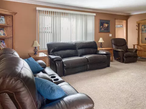 1109 2nd Ave E, Williston, ND 58801 photo 4