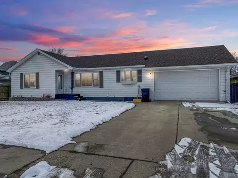 1109 2nd Ave E, Williston, ND 58801 photo 1