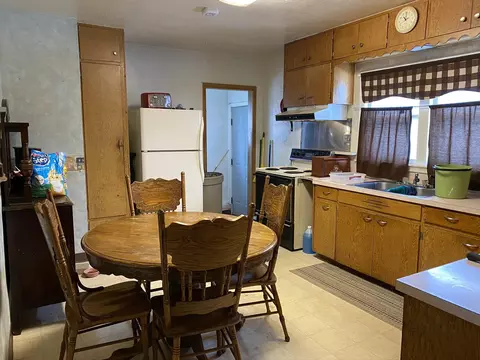 919 5th Ave W, Williston, ND 58801 photo 4