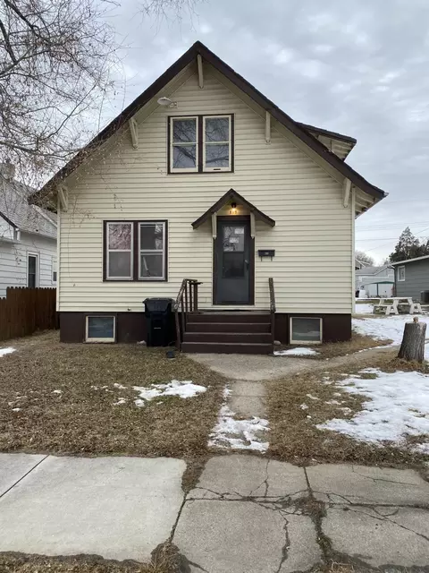 919 5th Ave W, Williston, ND 58801 photo 1