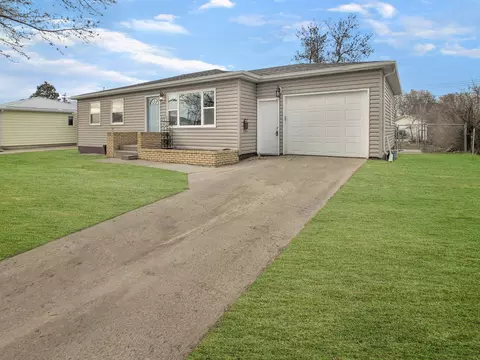 1710 6th St W, Williston, ND 58801 photo 3
