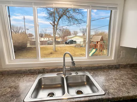 1710 6th St W, Williston, ND 58801 photo 9