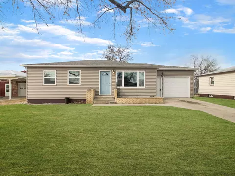 1710 6th St W, Williston, ND 58801 photo 1