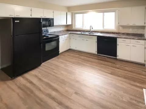1710 6th St W, Williston, ND 58801 photo 8