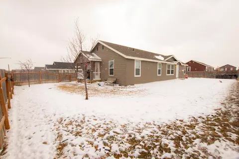 5617 Stoneview Ave, Williston, ND 58801 photo 5