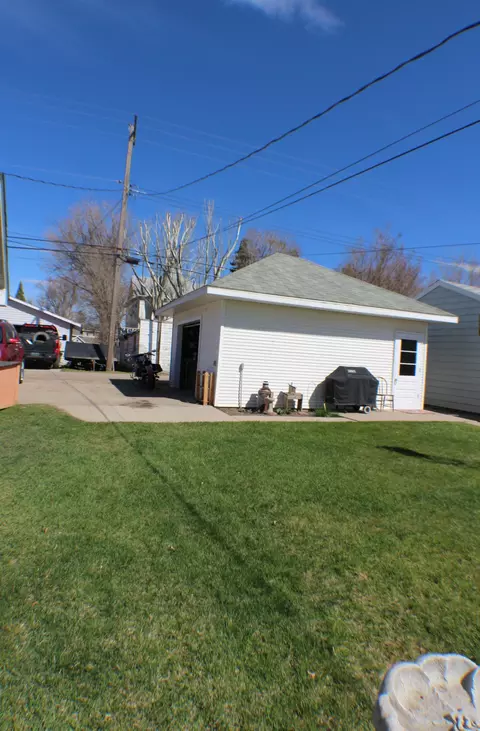 618 1st Ave E, Williston, ND 58801 photo 25