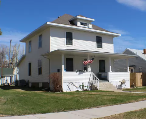 618 1st Ave E, Williston, ND 58801 photo 1