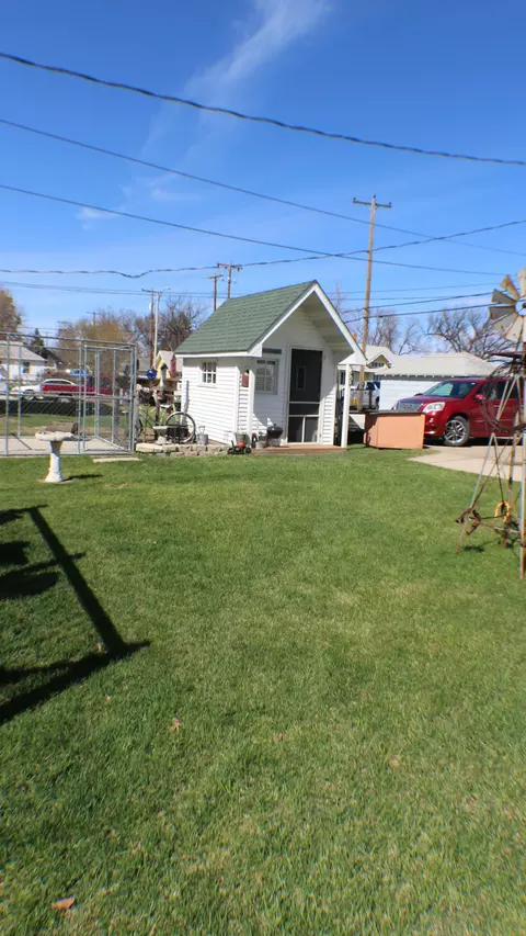 618 1st Ave E, Williston, ND 58801 photo 27