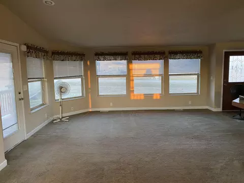5503 Kingston Ave, Williston, ND 58801 photo 8