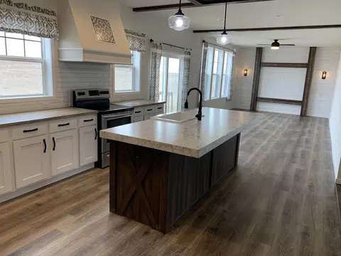 14747 Baxter St, Williston, ND 58801 photo 2