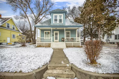 609 2nd Ave E, Williston, ND 58801 photo 2