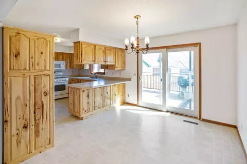 1914 13th Ave W, Williston, ND 58801 photo 4