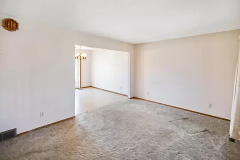 1914 13th Ave W, Williston, ND 58801 photo 3