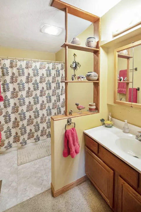 1610 10th St W, Williston, ND 58801 photo 9