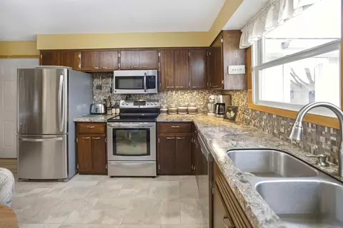 1610 10th St W, Williston, ND 58801 photo 5