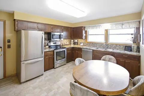1610 10th St W, Williston, ND 58801 photo 7