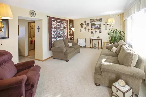 1610 10th St W, Williston, ND 58801 photo 3