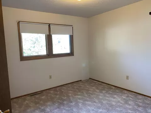 1708 Rose Ln, Williston, ND 58801 photo 17