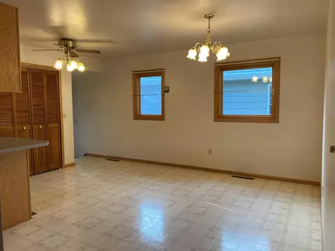1708 Rose Ln, Williston, ND 58801 photo 12