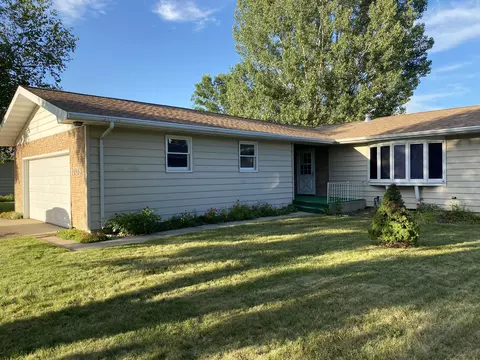 1708 Rose Ln, Williston, ND 58801 photo 4