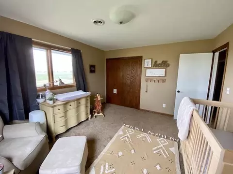 208 32nd Ave W, Williston, ND 58801 photo 17