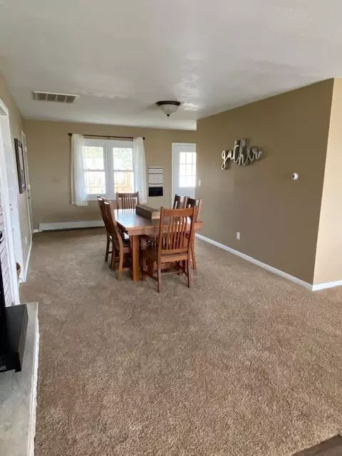 208 32nd Ave W, Williston, ND 58801 photo 6