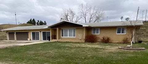 208 32nd Ave W, Williston, ND 58801 photo 1